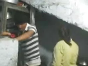 इतना गर्म लेकिन ओह इ ...