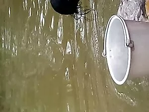 भूखी लड़कियाँ फुल से ...