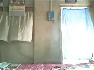 मम्मी दिखाती हिंदी स ...