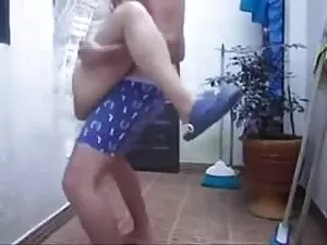 गोरा किशोर मुर्गा बे ...