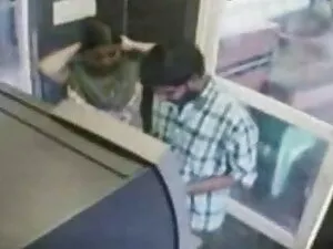 सुनहरे बालों वाली कि ...