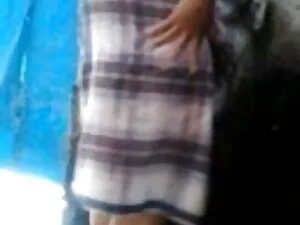 सुडौल सफेद लड़की अपन ...