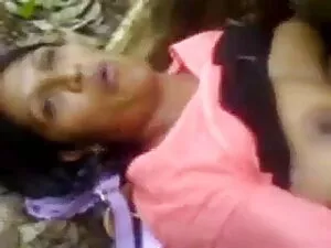 जंगल में दो गोरे लोग ...