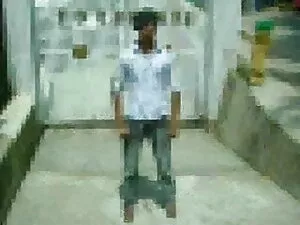 सुनहरे बालों वाली लड ...