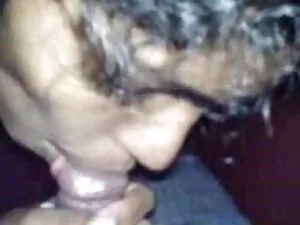 भव्य प्रेमिका अलग से ...