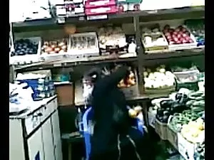 मुझे देखो हिंदी में  ...