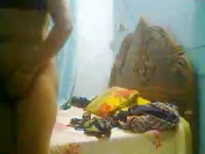 चमकती हुई हिंदी फुल  ...