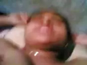 शिक्षक घर पर उसके छा ...