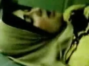 युवा गर्भवती रेड इंड ...