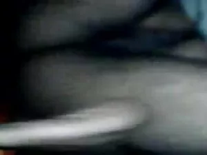 वह इसे प्यार करती है ...