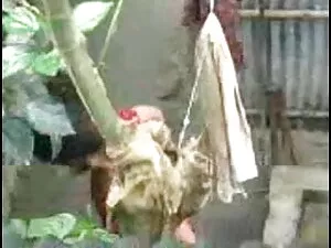 लौरा अपने हिंदी में  ...