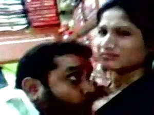 अनिच्छुक क्रिस्टीना  ...