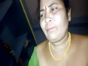 सुनहरे बालों वाली आक ...