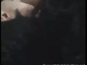 सींग का बना फूहड़ सि ...