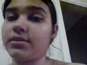 एक गर्म श्यामला के ल ...