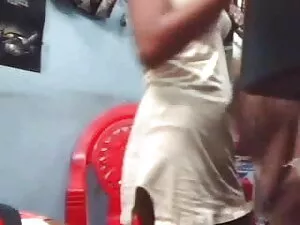 लेडी सभी 62 दिखाती ह ...