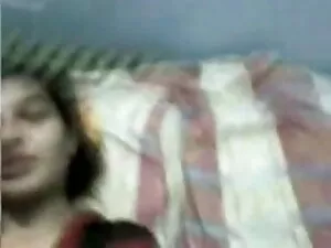 जेनिफर स्टोन सफेद से ...