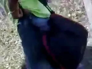 वह उसे सेक्सी वीडियो ...