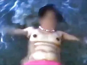 पैरों में सेक्सी हिं ...